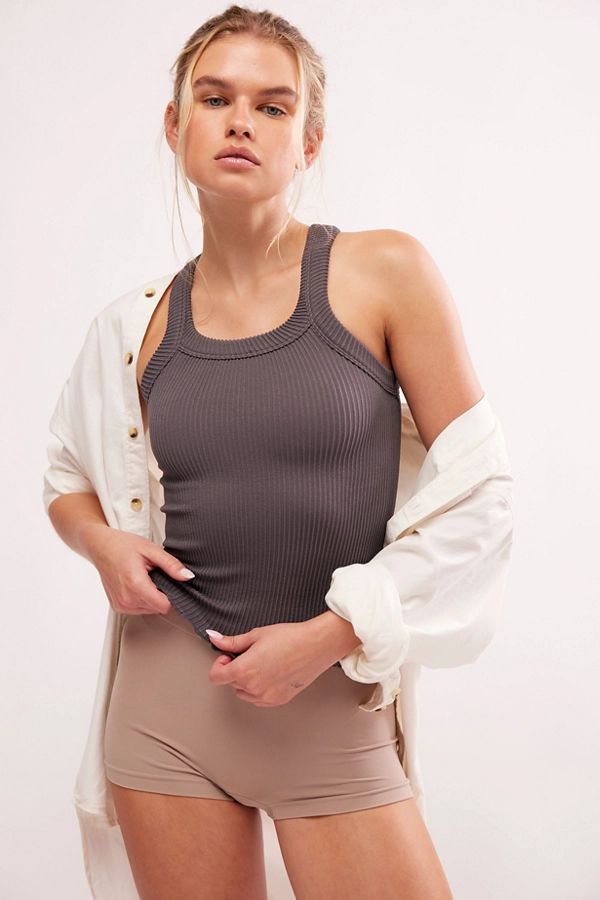Ribbed seamless tank