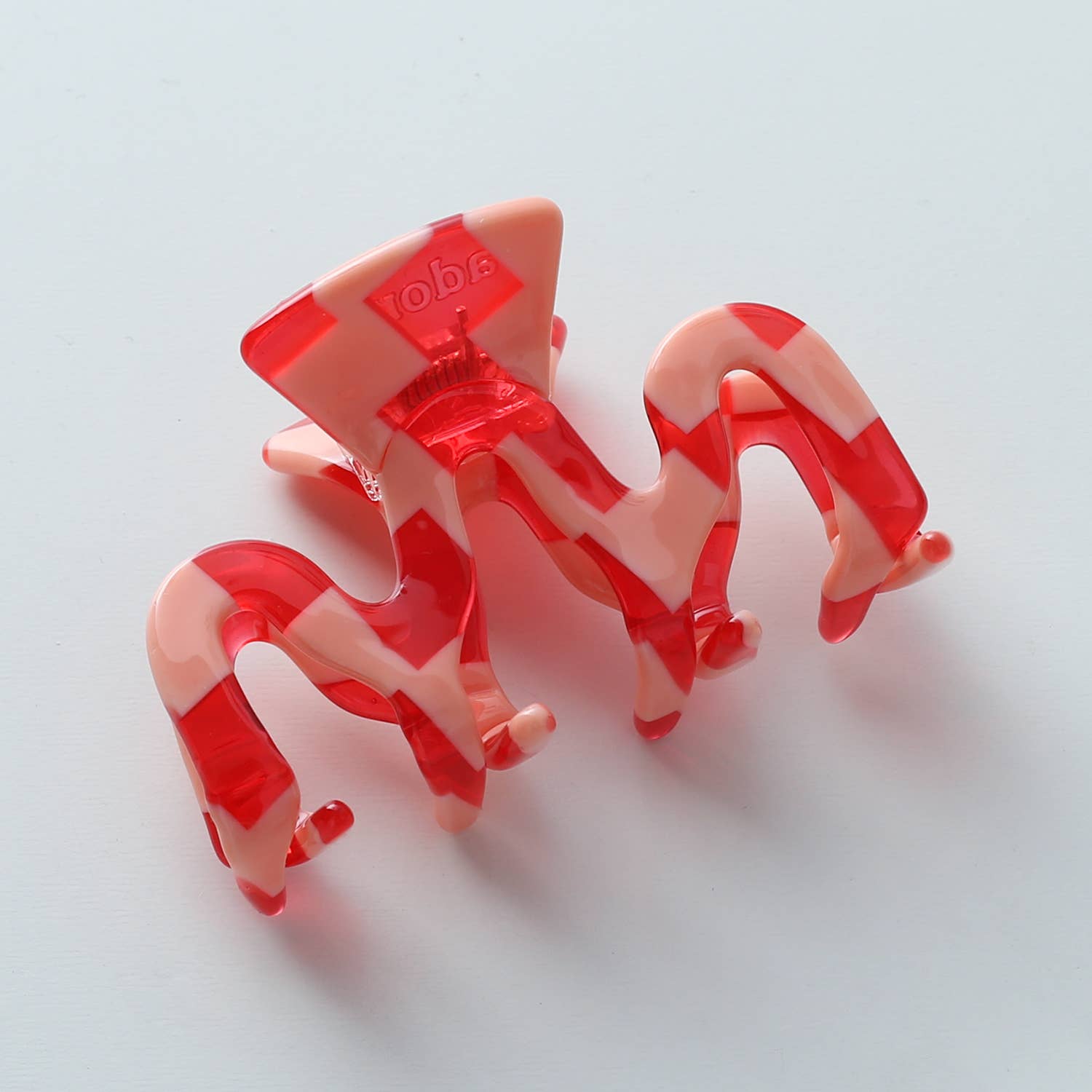 Xoxo, Checkmate claw clips