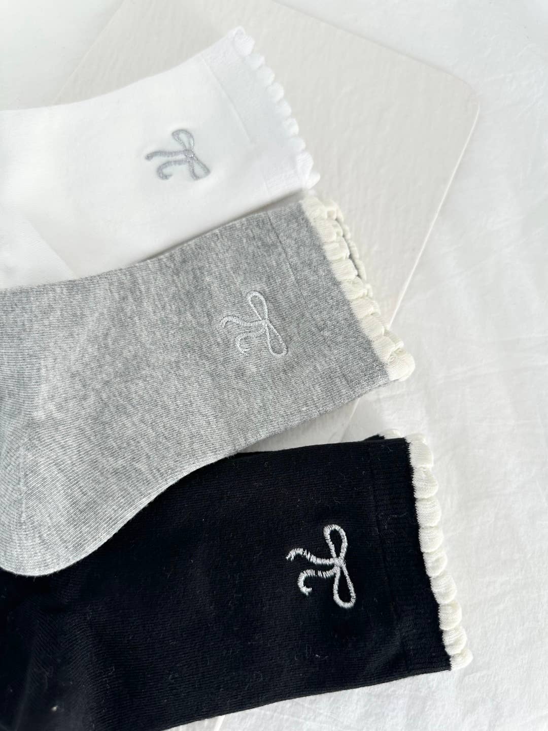 Scalloped Bow Embroidered Socks