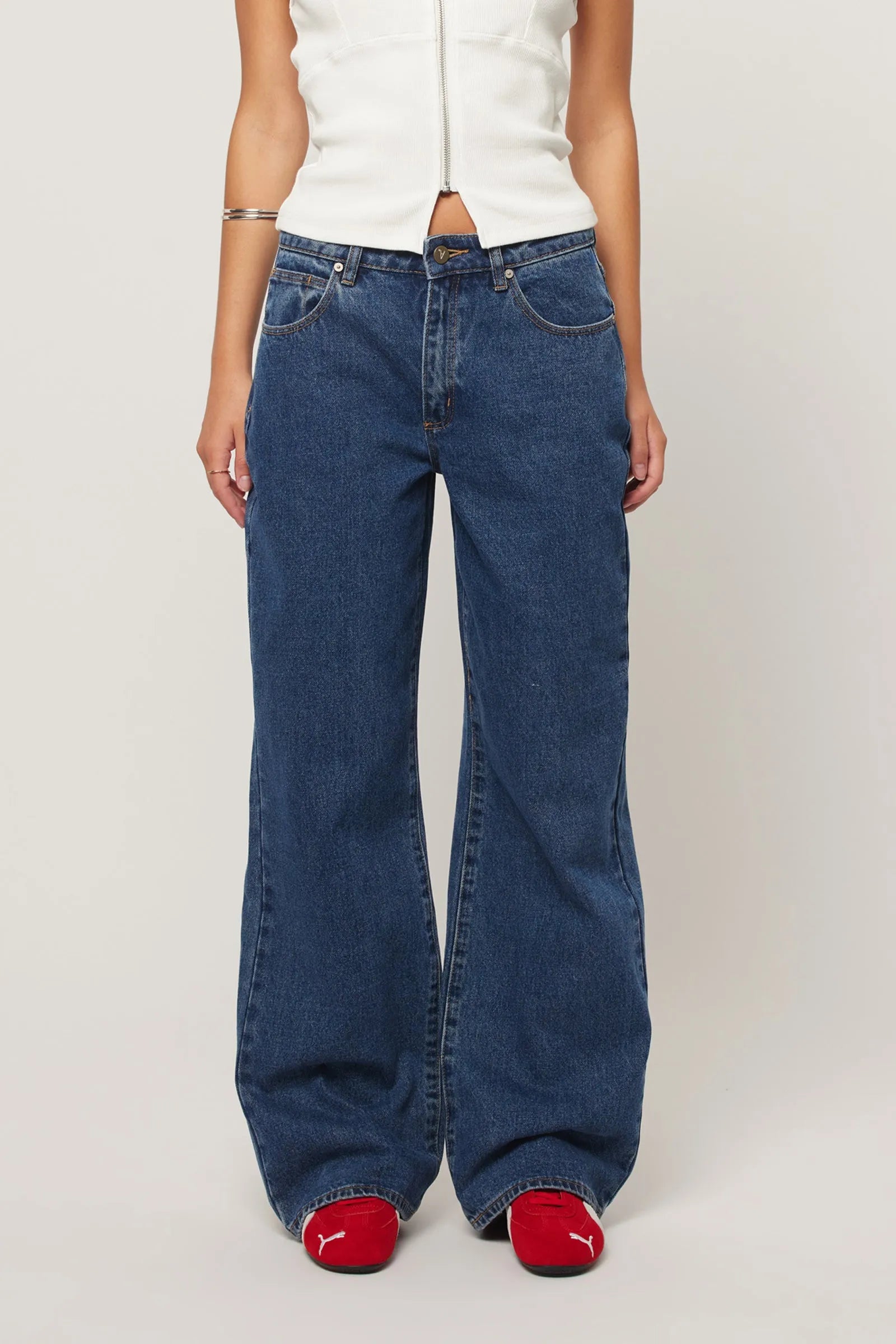 Baggy Bella