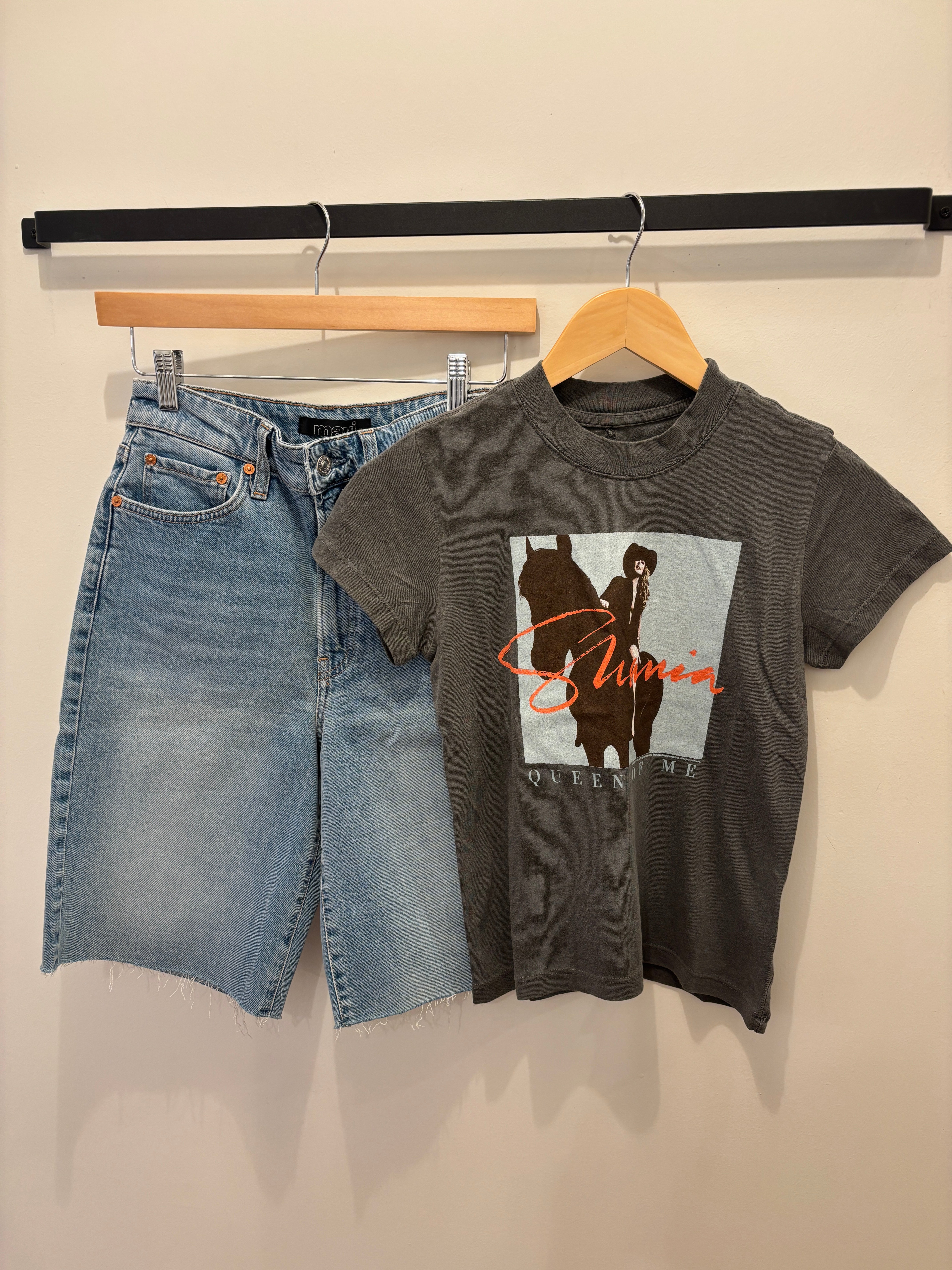 Shania Queen of Me Tee