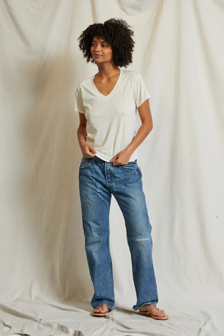 hendrix crispy lightweight cotton boxy v neck tee