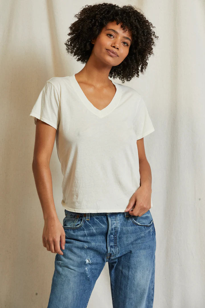 hendrix crispy lightweight cotton boxy v neck tee
