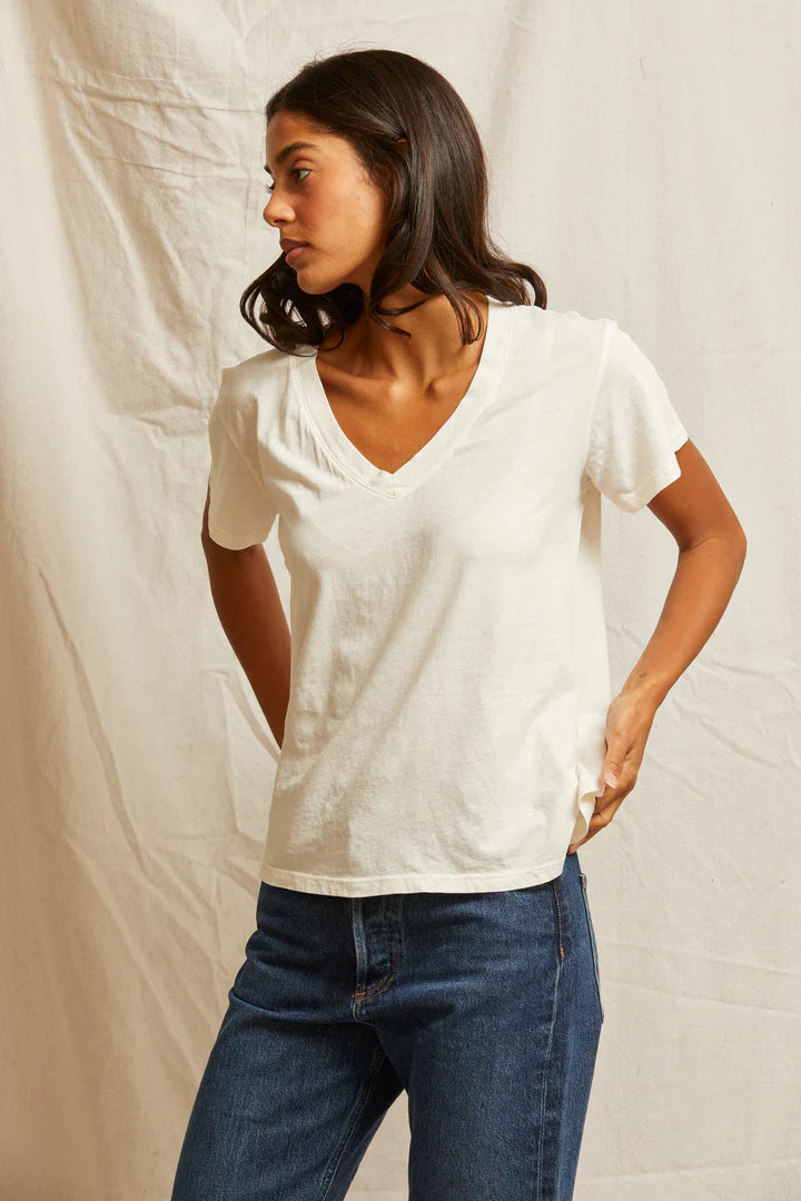 hendrix crispy lightweight cotton boxy v neck tee