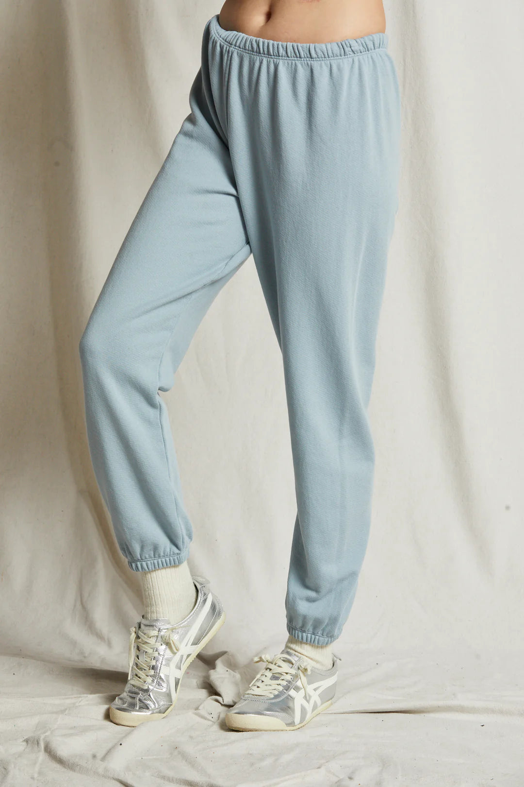 Johnny, sweatpants