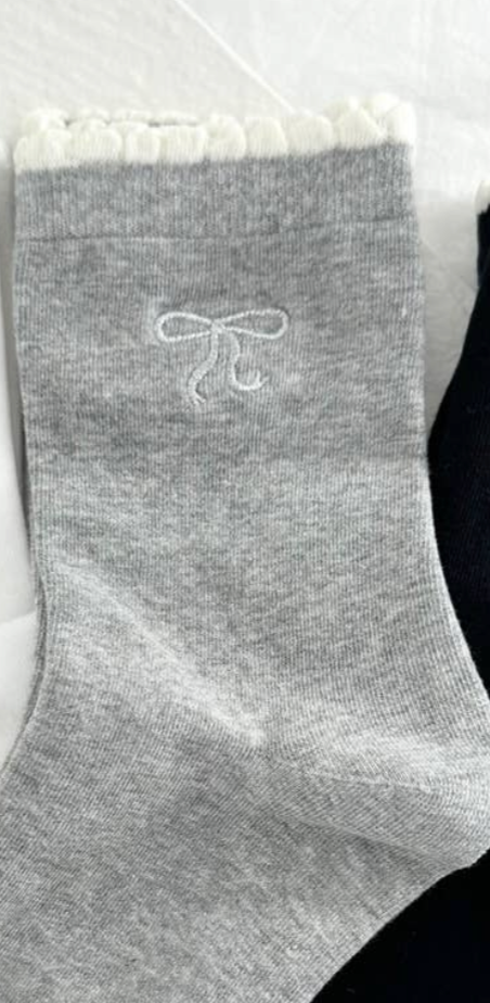 Scalloped Bow Embroidered Socks
