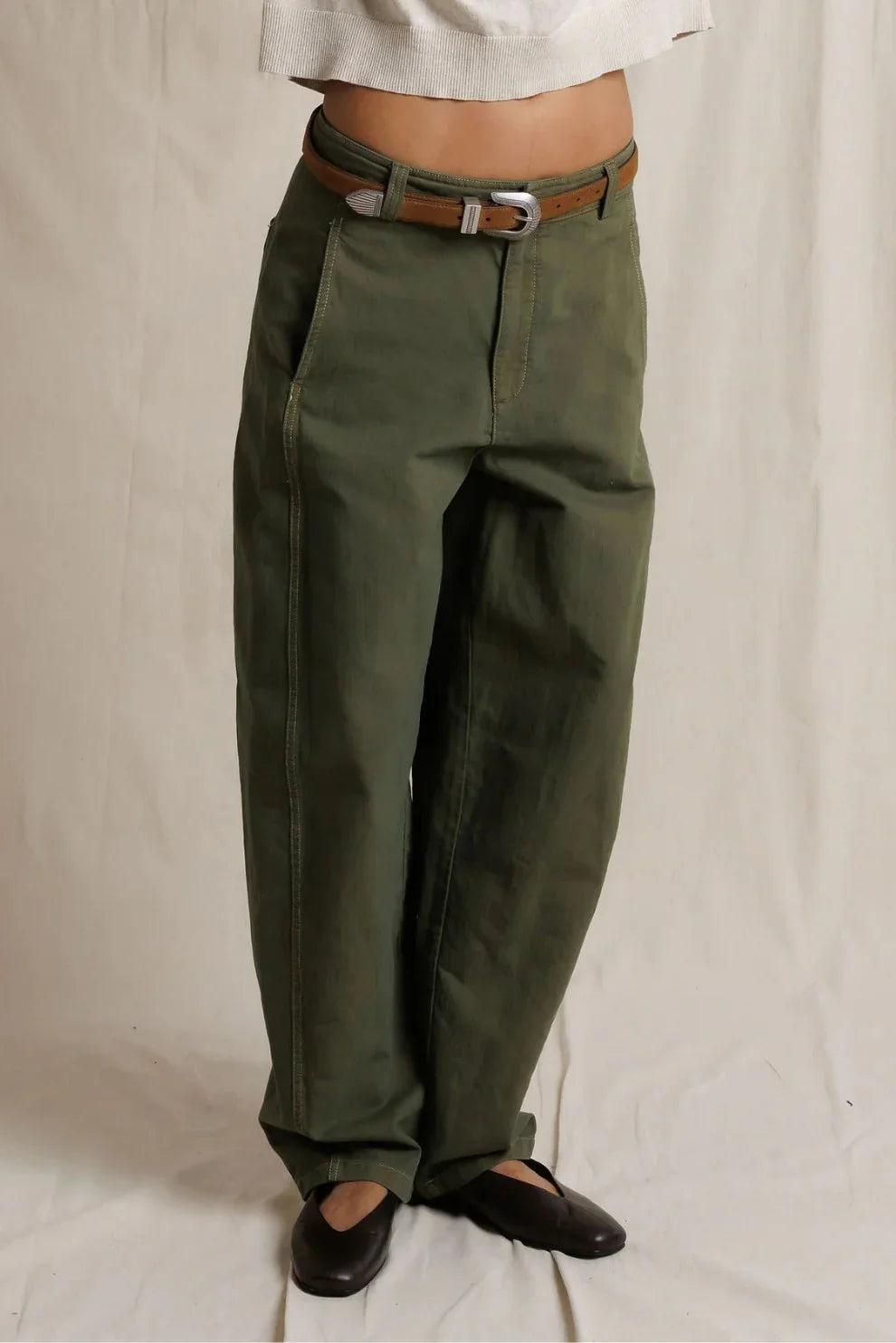 Akira, sateen slub barrel pant
