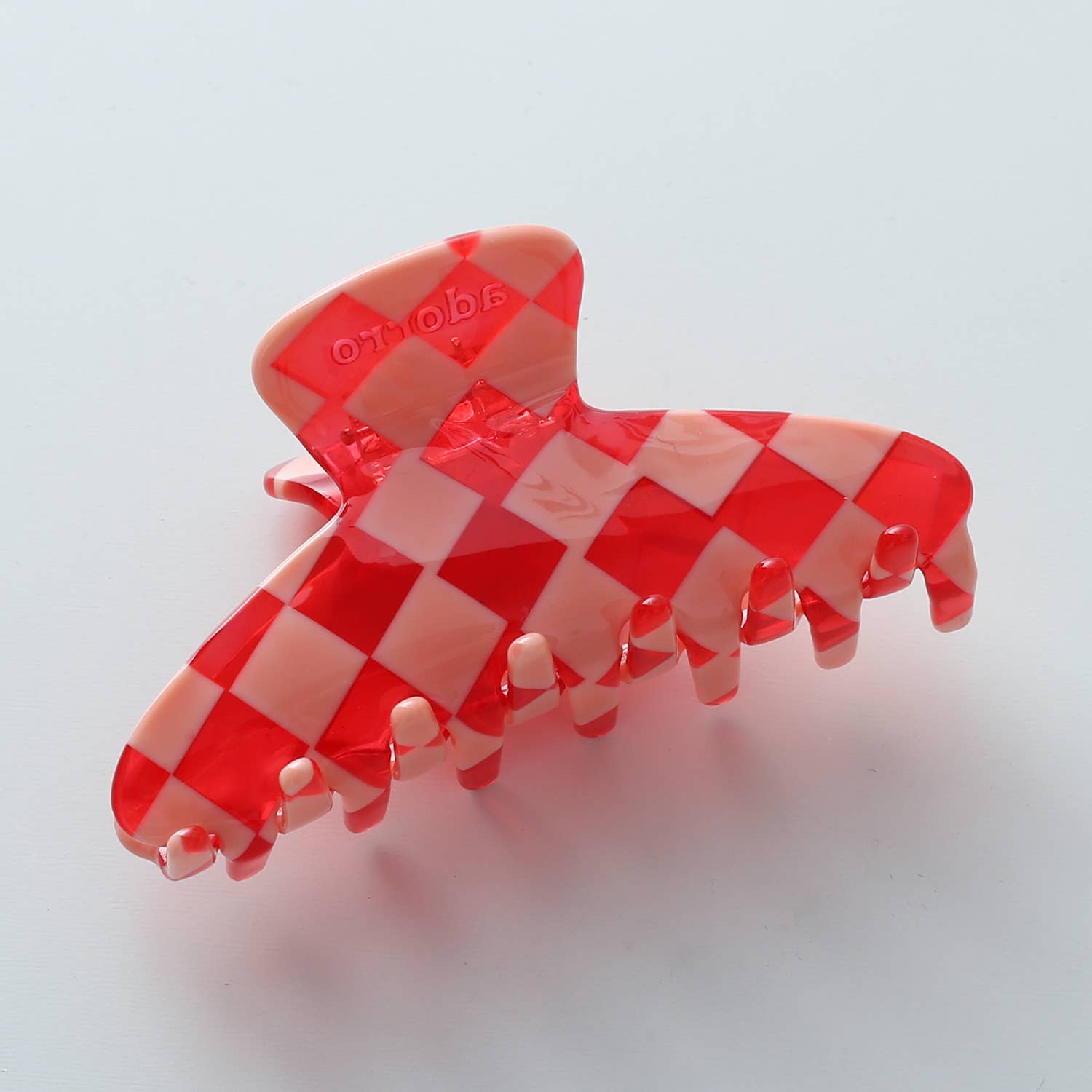 Xoxo, Checkmate claw clips